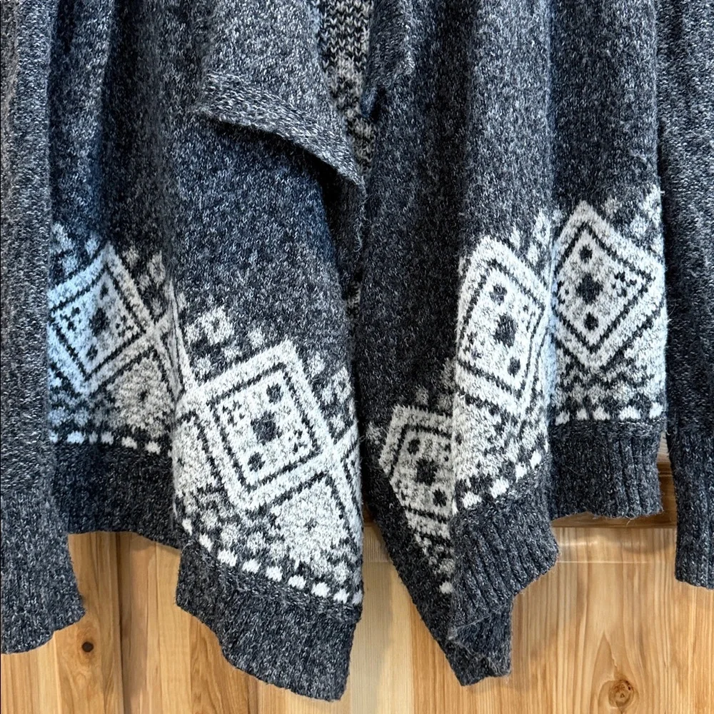 Hollister cozy open